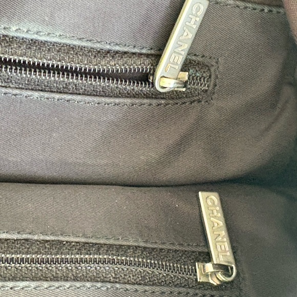 CHANEL Vintage New Travel line Tote bag in Brown - Picture 7 of 16